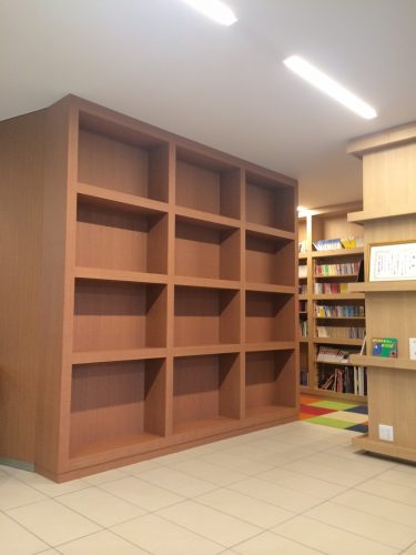 マンション共用部に本棚の納品！