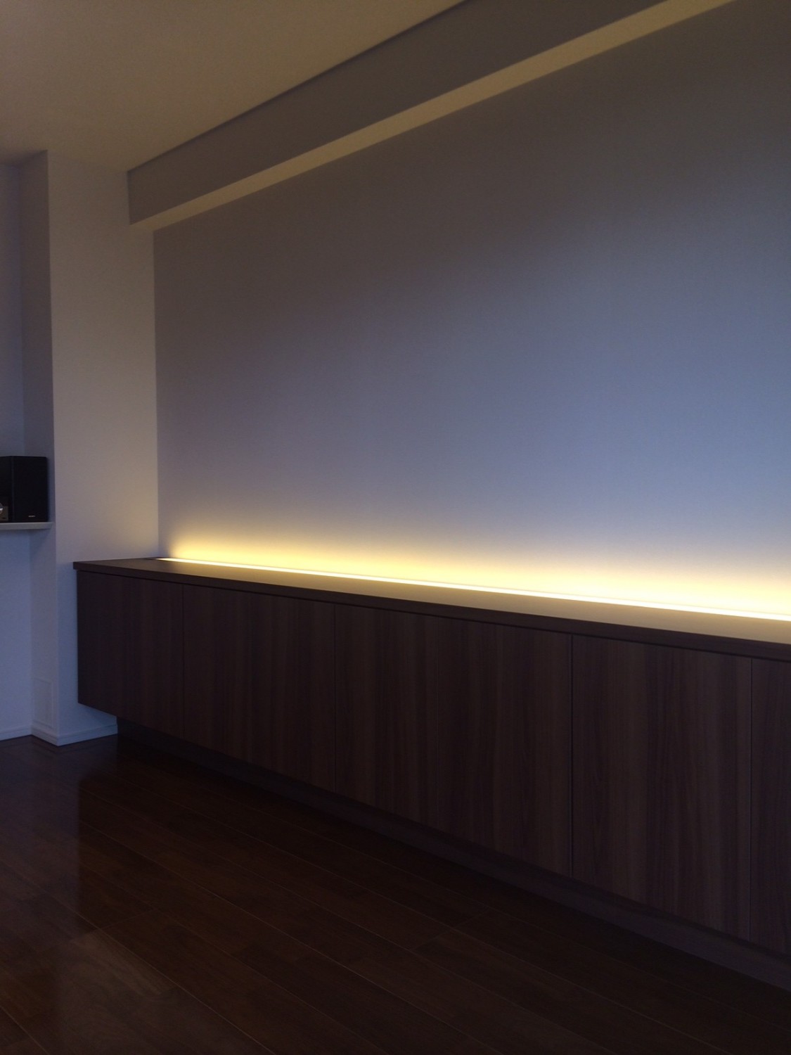 オーダー家具　リビング　間接照明