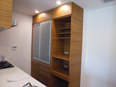 お部屋の天井や壁が出っ張っている時の対応【オーダー家具だからできること】