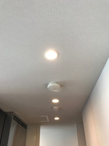 天井にガス警報器・火災報知器が付いている場合【オーダー家具の施工方法】