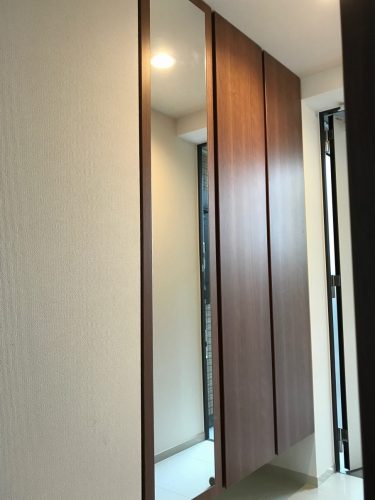 玄関ミラーを検討している方、必見！下足扉がミラーに！│最新 